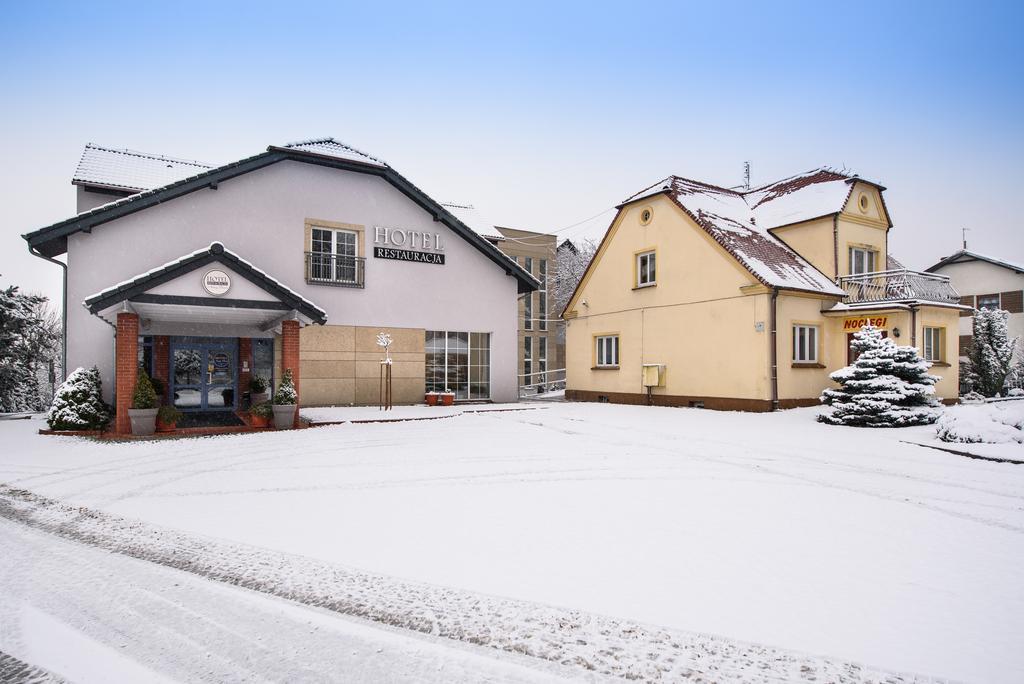 Hotel Nowy Dwór Trzebnica Exterior foto