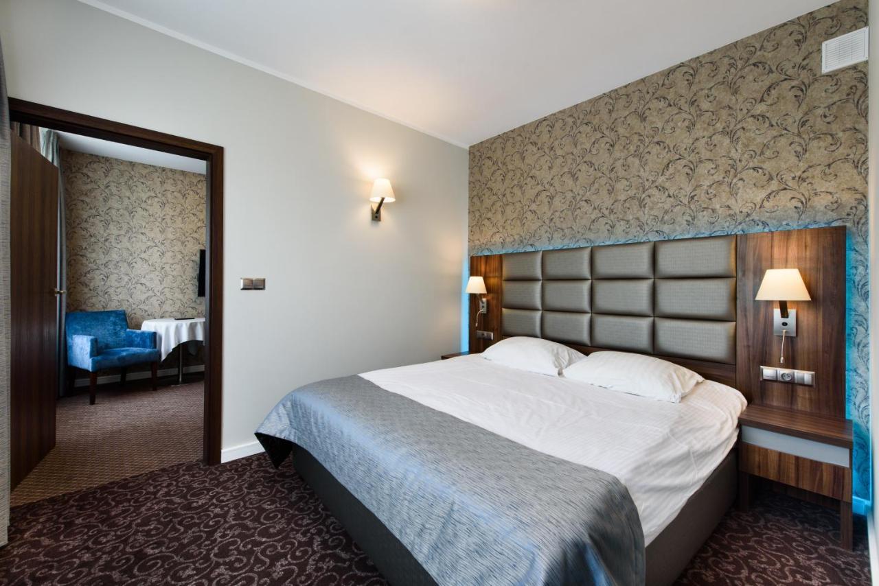 Hotel Nowy Dwór Trzebnica Exterior foto